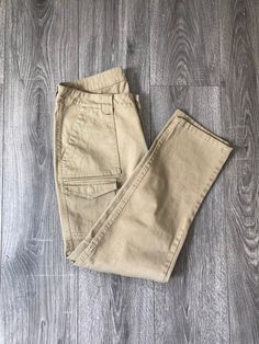 Size Women's 6 MEASUREMENTS Waist: 32 inches Hips: 17.5 inches Rise: 9 inches Length: 37 inches Relativity brand cargo pants Neutral Cargo Pants, Low Rise Cargo Pants, Beige Cargo Pants, Women's Cargo Pants, Cargo Hose, Pants Y2k, Tan Woman, Women Cargos, Cargo Pants Women