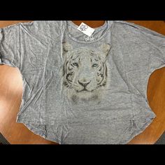 New Chaser Brand White Tiger Raglan. Oversized. Super Soft. Seams In Front And Back Which Offer Flattering Fit. See Photo. Size Large Gray White Tiger, Photo Size, Gray White, Womens Tops, Grey, Women Shopping, White, Color