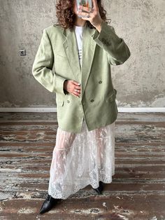 Vintage 90s CARTO oversized blazer in light green, made in the United Kingdom, made of 70% viscose and 30% linen, viscose lining, gender neutral, fits XS-M, loose fit, very light, double-breasted, padded, good vintage condition, however, there are spots on the elbow Measurements: Shoulders: 49 cm / 19.3" Sleeve length: 60 cm / 23.6" Length: 78 cm / 30.7" Bust: 50 cm / 19.7" Luxury Olive Blazer For Workwear, Spring Layering Blazer, Luxury Green Linen Blazer, Affordable Retro Fall Blazer, Cheap Retro Long Sleeve Blazer, Cheap Vintage Blazer With Buttons, Cheap Vintage Blazer With Snap Buttons, Cheap Vintage Blazer With Pockets, Summer Green Office Blazer