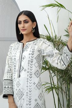 Bonanza Satrangi Off White Jacquard Kurti Jas221p01 Eid Pret 2022 Original brand suit fabric and photography lite diffrance in actual print. Jacquard Sets With Printed Motifs And Long Sleeves, Elegant Patterned Sets With Printed Motifs, Elegant Patterned Sets For Eid, Festive Long Sleeve Jacquard Lawn Suit, Elegant Jacquard Long Sleeve Sets, Elegant Long Sleeve Jacquard Sets, Elegant Patterned Lawn Suit, Long Sleeve Jacquard Sets For Eid, Jacquard Long Sleeve Sets For Eid