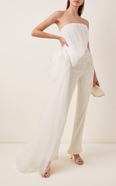 Danielle Frankel curates collections of bridal-wear for the not-so-average bride, evident in these pleated trousers. With a subtle kick flare and a straight-leg, the 'Dana' pants are meant to be teamed with the coordinating blouse or blazer for an avant-garde wedding afternoon. Danielle Frankel, Tulle Train, Cotton Poplin Top, Pleated Tulle, Miami Art, Pleated Trousers, Minimal Fashion, Bridal Wear, Designer Outfits Woman