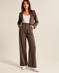 Wide-Leg Tailored Pants Knife Pleats, Perfect Pant, Tailored Trousers, Outfit Casual, Primavera Estate, That Way, Leg Pants, Casual Chic, Wide Leg Pants