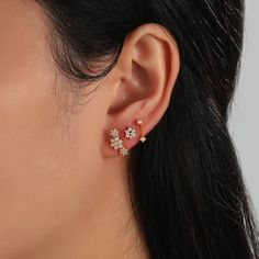 Sophisticated yet playful, this dainty, petite and cute flat-back stud earring offers a lovely addition to any ear stack! Perfect for everyday wear or even as a gift for loved ones! Details: Sold individually Hypoallergenic and always nickel-free 18K gold/white gold plated on 925 Sterling Silver Front Size: 4x2mm Bar length: 8mm Bar gauge (thickness): 18G (1.0mm) Bar type: Flat Back/Labret Labret's diameter: 4mm Labret's thickness: 0.67mm Internally Threaded Simple & stylish design Beautifully h Trendy Ear Climbers As A Gift, Trendy Rose Gold Cartilage Earrings For Gift, Delicate Hypoallergenic Ear Cuff For Gifts, Dainty Pierced Ear Climbers As A Gift, Delicate Ear Cuff With Matching Earrings As Gift, Elegant Tiny Ear Cuff As Gift, Delicate Ear Cuff As A Gift, Dainty Pierced Ear Cuff As A Gift, Delicate Piercings With Matching Earrings As Gift