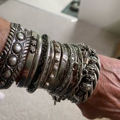 I Love Stacking My Cuffs. It’s My Design Signature And I Get Compliments All The Time. I’m Selling Quite A Few! Start Your Collection Vintage Bracelet Stack, Alt Bracelets, Y2k Bangles, Chunky Silver Jewellery, Silver Bracelet Stack, Stacked Bracelets, Dope Jewelry Accessories, Creative Necklace, Brown Bracelet