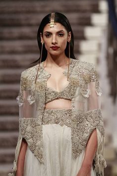 Anamika Khanna Embroidery, Lakme Makeup, Desi Couture, Indian Blouse Designs, Black Lehenga, Anamika Khanna, Blouse Designs Indian, Indian Blouse, Indian Couture