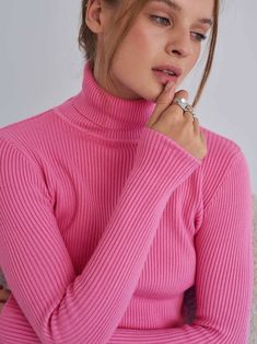 Features: Stay cozy and stylish this season with our Basic Turtleneck Women Sweaters. Crafted from a premium quality blend, these tops feature a slim fit and ribbed turtleneck for sophisticated style. Ideal for cold autumn and winter days, they will keep you warm and comfortable all day long. Turtleneck Women, Turtleneck Outfit, Winter Pullover, Ladies Turtleneck Sweaters, Y2k Top, High Neck Sweater, Ribbed Turtleneck, Knit Turtleneck Sweater, Women Sweater