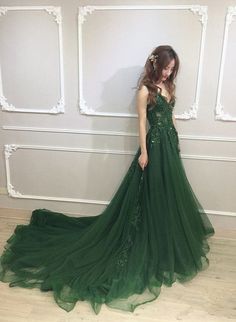 Rok Tile, Sheer Prom Dress, Green Wedding Dresses, Prom Dress Inspo, Beaded Formal Dress, Prom Dress Inspiration, Formal Dresses Gowns, Backless Prom Dresses, Cute Prom Dresses