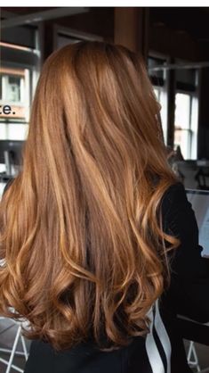 Ginger Undertone Hair, Dark Honey Red Hair, Golden Light Brown Hair Honey Caramel, Light Brown Amber Hair, Reddish Caramel Hair, Brownish Ginger Hair With Highlights, Honeycomb Hair Color, Caramel Bronze Hair, Honey Copper Hair With Highlights