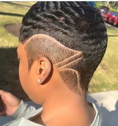 Black Women Fades With Designs, Bald Hairstyles, Female Barber, Top Fade Haircut, Haircuts For Women 2023, Short Relaxed Hairstyles, Shaved Heads