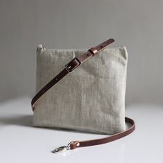 Our simple crossbody bag with adjustable leather strap in natural, textured linen is neutral in color, super lightweight and durable enough for everyday use. Simple Crossbody Bag, Kavu Bag, Crossbody Bag Pattern, Vacation Bag, Bag Patterns To Sew, Linen Bag, Dark Brown Leather, Black Cross Body Bag, Zipper Bags