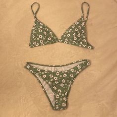 This Green And White Flowered Swimsuit Is From Shein, Never Been Used, Safety Sticker Still On, 82% Polyester And 18% Spandex, And In Perfect Original Condition. Basic Swimsuit, Usa Outfits, Floral Bikinis, Green Bathing Suit, Rib Ring, Green Bathing Suits, Green Swimsuit, Usa Outfit, Bohemian Floral