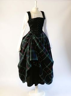 ANN, Renaissance Costume in Black Velvet & MacKenzie Tartan Skirt - Atelier Serraspina 16th Century Dress, Black Velvet Corset, Scottish Costume, Mackenzie Tartan, Scottish Dress, Tartan Clothing, 18th Century Dress, Velvet Corset, Black Watch Tartan