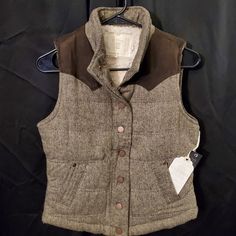 Women's Size Medium Brand New With Tags Ci Sono Brand Short In Length And A Snug Fit For A Medium But Super Cute And Seems Super Warm. Faux Fur On The Inside As Well. Grey Peacoat, Camo Puffer Jacket, Light Denim Jacket, Jean Jacket Vest, Winter Vest, Peacoat Jacket, Vegan Leather Jacket, Faux Leather Moto Jacket, Floral Jacket