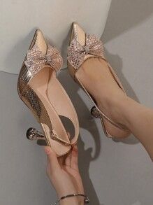 Fancy Shoes For Women, Pyramid Heels, Cama Individual, Fashion Shoes Heels, Shoes Hack, Footwear For Women, Butterfly Decor, Metal Butterfly, Classy Shoes