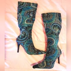 Velvet Paisley N Floral Knee High Boots. 100% Velvet. Hand Wash Only. Heel Is 2 - 2 1/2 Inches. These Are My Favorite Boots Firm Price. Green Velvet Boots Knee Highs, Floral Thigh Boots, Belvet Shoes, Devon Lee Carlson Cowboy Boots, 70s Hippie Boots, Tall Velvet Boots, Paisley Boots, Cow Boots, Boots Y2k