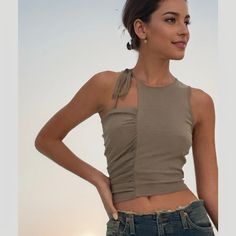 Olivia Mark - Chic Slim Fit Halter Neck Irregular Small Vest Womens Lace Shorts, Italian Summer Outfits, Hot Blouse, Winter Decoration, Middle Age Fashion, Khaki Fashion, Y2k Clothing, Trendy Collection, Shoulder Crop Top