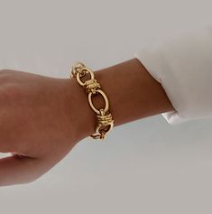 Gold Chunky Bracelet 18K Gold Chain Bracelet Chunky Gold - Etsy Chunky Gold Bracelet, Bracelet Thick, Runway Fashion Couture, Gold Chain Bracelet, Chunky Bracelet, Gold Link Bracelet, 18k Gold Chain, Fashion Couture, Chunky Bracelets