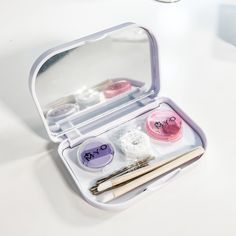 Create a lasting impression and positive impact with your brides, celebrities or clients! It's great for personal use too! We know some gifted touch up kits end up being wasteful and in our landfills, so as a sustainably minded company, we worked with Pro Bridal and Celebrity Makeup Artists to find a more eco-friendly solution. Our MYO Mini Case is made of 30% post-consumer recycled material, adding an eco conscious aspect to the value of your company. We created these kits so artists can be pr Mini Makeup Products, Makeup Touch Up Kit, Mini Makeup Kit, Mua Kit, Travel Kit Gift, Travel Makeup Kit, Lash Storage, Eco Store, Simple Makeup Tips