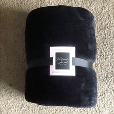 Sherpa Blanket. Brand New! Smoke Free, Pet Free Home Victoria Secret Bedding, Pink Outfits Victoria Secret, Animal Print Scarf, Pink Letter, Blanket Black, Sherpa Throw Blankets, Stylish Bag, Sherpa Blanket, Pink Fashion