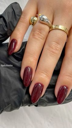 Prom Nails Inspo Almond, Gel Nails That Go With Everything, Nails Fall/winter, Nail Color Inspo Fall, Fall Red Nails Almond, Moody Red Nails, Fall Nails Classy Almond, Xs Gel X Nails, Builder Gel Nails Design Fall