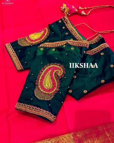 Simple Wedding Blouse Designs, Blouse Designs Aari Work, Hairstyle Indian, Bridal Blouses, Maggam Work Designs