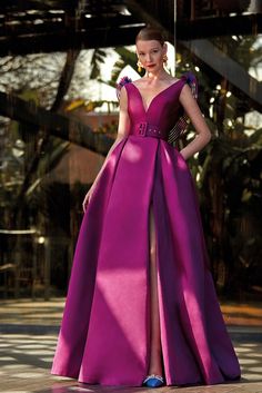 Sleeveless voluminous belted satin dress – HERTROVE A-line Belted Dress For Evening, Sleeveless Evening Dress With Sashes, Sleeveless Party Dress With Belt, Sleeveless Belted Dress For Evening, Belted A-line Evening Dresses, V-neck Party Dress With Belt, Belted V-neck Wedding Dress, A-line Belted Dress For Evenings, Vestidos Color Uva