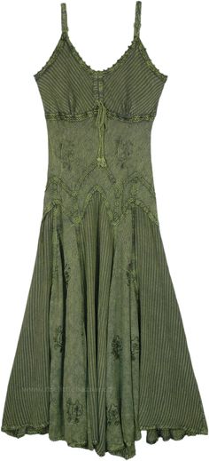 Sage green prairie dress with lace details around the neckline and hem.  The sleeveless dress has vertical panels that add flair and feminine flow to it. #tlb #Sleeveless #Embroidered #Lace #XLPlus #SummerDress #westerndress #renaissancedress #medievaldress Earthy Outfits, Estilo Hippie, Trendy Skirts, Sleeveless Dress Summer, Mode Inspo, Hippie Outfits, Versatile Dresses, Lace Fashion, Western Dresses