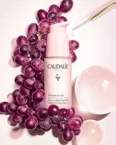 Caudalie Resveratrol Lift Instant Firming Serum: An oil-free serum that visibly firms, lifts, and reduces the look of wrinkles with Caudalie's exclusive patented alternative to retinol. Retinol Alternative, Wrinkle Remedies, Wrinkle Serum, Firming Serum, Face Wrinkles, Blonde Hair Inspiration, Beauty Creations, Beauty Must Haves