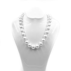 Cartier Pearl Necklace Formal Single Strand Round Necklace, Classic Evening Necklace With 17 Jewels, Classic Round Jewelry For Evening, Classic Evening Necklaces, Classic Round Evening Jewelry, Classic Long Necklace For Weddings, Luxury Formal Necklaces With Sterling Silver Clasp, Luxury Evening Jewelry With Round Beads, Luxury Jewelry With Round Beads For Evening