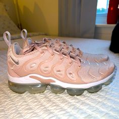 Only Wore These A Few Times! Nike Vapor Max Plus, Vapor Max Plus, Nike Vapor Max, Vapor Max, Women Nike, Nike Vapor, Nike Pink, Nike Shoes Women, Shoes Women