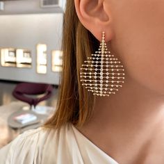 Steal the spotlight with these unexpected statement earrings, featuring 5.60 carats of round brilliant diamonds set in 18K yellow gold. Part of Fernando Jorge’s Brilliant Collection, this design is an ethereal tribute to the inherent beauty of each brilliant cut diamond. What makes these earrings truly special is the impossibly delicate gold lattice structure, flexibly moving with you as it showcases each radiant stone. Disco Earrings, Lattice Structure, Steal The Spotlight, Rose Gold Earrings, Brilliant Diamond, Round Brilliant Cut Diamond, Brilliant Cut Diamond, Best Brand, Lattice