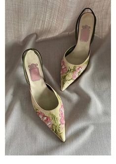 Lasaky - Vintage High Heel Shoes with Embroidered Pointed Toe Design Heels 2023, Vintage High Heels, Retro Heels, Women Footwear, Elegant High Heels, Vintage Heels, Point Shoes, Wedding Heels, Pretty Shoes