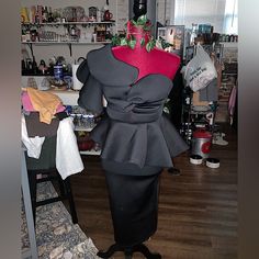 Never Worn New W/O Tags.! Non-Smoking Home. Approx Measurements: 35.6 (Bust) 25-26.7 (Waist) 34.3 - 38 (Hips).. Does Have Some Give Due Nature Of Material. Chic Fitted Peplum Midi Dress, Fitted Peplum Midi Dress For Evening, Black Peplum Evening Dress, Fitted Peplum Dress For Party, Fitted Peplum Midi Dress For Formal Occasions, Fitted Peplum Mini Dress For Date Night, Fitted Peplum Mini Dress For Party, Black Fitted Peplum Dress, Fitted Peplum Midi Dress For Date Night