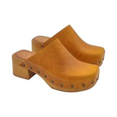 Express your unique style with our handmade clogs, made with top quality materials to allow you to have maximum comfort at an affordable price. Brown wood effect base Upper in ochre leather Rounded closed tip Padded insole in leather  6 cm heel height and 3 cm platform Stable and comfortable made entirely in Italy.  Craftsmanship. Before completing the purchase, do not forget to check the size! --- This handmade article is made and designed entirely by the artisan Gennaro Duello founder of Kiara Brown Clogs With Rubber Sole And Block Heel, Closed Toe Mules With Wooden Heel, Casual Wood Mules With Round Toe, Natural Wooden Clogs With Wooden Heel, Yellow Leather Closed Toe Mules, Natural Closed Toe Mules With Wooden Heel, Natural Wooden Heel Clogs, Natural Wood Clogs With Wooden Heel, Natural Wood Round Toe Clogs