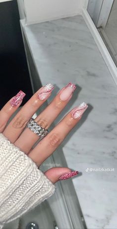 White Snowflake Nails, Simple Gel Nails, Simple Acrylic Nails, Snowflake Design, Winter Nail Art, Winter Nail