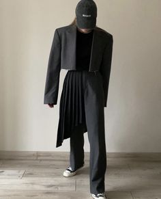 Genderless Outfit, Genderless Clothing, Unisex Clothing Fashion, Grunge Minimalist, Gender Fluid Fashion, Genderless Fashion, Graduation Outfit, Fashion Design Sketches, Fashion Design Clothes