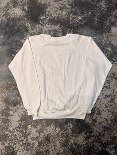 "PLEASE CHECK THE MEASUREMENTS BELOW CAREFULLY Colour: White Size: XL Measurements: Width - 26\", Length - 29\" Condition: Fair Used Condition, some marks throughout All items are washed and dried prior to sale. No returns based on sizing so please check measurements before purchasing. All efforts are made to show any defects however small imperfections may be missed. WE ARE USING DHL FOR POSTAGE. PLEASE LEAVE YOUR PHONE NUMBER ON THE NOTE WHILE MAKE A PURCHASE. Etc: Don't Worry About Customs Tax or Fees. I usually Declare all Items as 'Gift' & Declare Value of Item Lower than Original Price. All Items are Sold \"❌SOLDOUT❌\" so Please be Sure to Read The Entire Description and Look at All The Pictures. Any Question and More Details Please Don't Hesitate to Contact Me." White Raglan Sleeve Sporty Sweatshirt, White Raglan Sleeve Sweatshirt With Ribbed Cuffs, Vintage Long Sleeve Fleece Top, White Crew Neck Casual Sweats, White Casual Crew Neck Sweats, Casual White Crew Neck Sweats, White Casual Sweats, White Raglan Sleeve Sweatshirt, Vintage Long Sleeve Fleece Sweatshirt