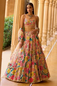 Lehenga Choli Designs, Haldi Outfits, Mehendi Outfits, Saree Bollywood, Floral Lehenga, Wedding Lehenga Designs, Wedding Blouse Designs