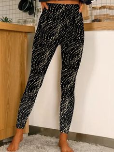 Women's Black legging Christmas Shinny Golend Glittering Print Thick Warm Elastic Leggings | justfashionnow Comfy Leggings, Leggings Casual, Stretch Leggings, Floral Leggings, High Rise Leggings, Type Of Pants, Plus Size Casual, Yoga Women, Tight Leggings