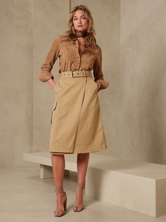 Saw this on Banana Republic: Khaki Skirt Outfits, Spring Business Casual, Twill Skirt, Skirt Outfits Fall, British Khaki, Utility Skirt, Midi Wrap Skirt, Khaki Skirt, Corporate Outfits