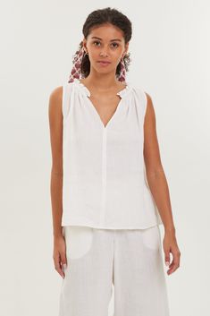 white Sleeveless Top With Gathered Neckline For Spring, Casual Tops With Gathered Neckline For Daywear, Casual V-neck Top With Gathered Neckline, Effortless Sleeveless Linen Tank Top, Versatile Sleeveless Linen Top, Chic Linen Tank Top With Relaxed Fit, Chic Relaxed Fit Linen Tank Top, Sleeveless Linen Tops For Daywear, Sleeveless Linen Blouse In Relaxed Fit