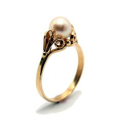 Wonderful handmade 14 ct gold pearl ring , antique style and very unique . Made by myself .  size : adjustable weight : 2.5 gram gemstone size : main pearl - 7 mm worldwide free shipping Rose Gold Pearl Ring, Pearl Cluster Ring, Pearl Rings Vintage, Antique Style Rings, Pearl Vintage, Pearl Engagement Ring, Gold Pearl Ring, Dainty Gold Rings, Freshwater Pearl Ring