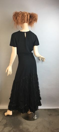 Gay Gibson Vintage 40s long formal bias cut dress, beautifully draped in great vintage condition size small or small/medium lace flare on bottom Shoulders 15 Chest 34 Waist 26 Hip 34 Nape to hem 57 Inches Lime Green Dress, 80s Prom Dress, 40s Dress, Black Fascinator, Bias Cut Dress, Cut Dress, Vintage 40s, Floral Shift Dress, 80s Dress