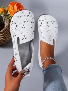 Sunflower Daisy Mesh Casual Flat Shoes: Lightweight and Non-Slip for C Sunflower And Daisy, Sunflower Daisy, Comfy Flats, Chic Heels, The Sunflower, Casual Flat Shoes, Mesh Design, Shoe Obsession, Shoe Game