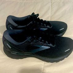 Brooks Snickers (New) Used One Time For Two Hours Brooks Shoes, One Time, New Shop, Womens Shoes Sneakers, New Black, New Color, Shoes Sneakers, Women Shoes, Sneakers