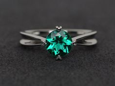 emerald ring round cut silver ring solitaire ring green gemstone ring anniversary gift May birthston Emerald Ring Design, Color Esmeralda, Meaningful Rings, Chrome Diopside Ring, Cute Promise Rings, Glamour Jewelry, May Birthstone Rings, Green Gemstone Ring, Emerald Rings