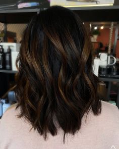 Shoulder Length Hair Bayalage Dark Brown, Brunette Hair Colors 2023, Brunette Fall Hair 2023 Shoulder Length, Trendy Highlights For Black Hair, Dark Short Hair Color Ideas, Black Hair With Chocolate Highlights, Dark Brown Bob Haircut, Dark Fall Hair Color For Brunettes, Dark Brown Lob