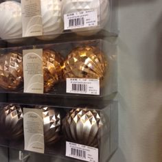 there are many different types of ornaments on the shelves