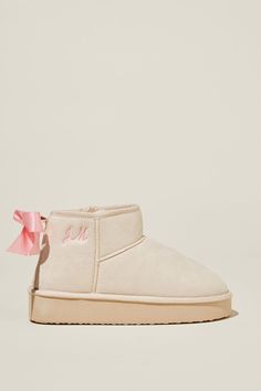 Platform Home Boot Personalised Cute Uggs, Sweats Outfit, Casual Denim Jeans, Activewear Tops, Cute Preppy Outfits, Sneaker Slippers, Swag Shoes