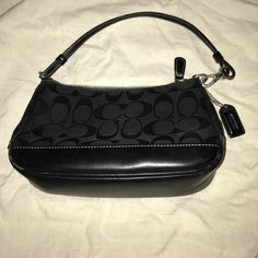 Black Coach Shoulder Bag Coach Black Shoulder Bag, Coach Bag Black, Minnie Mouse Outfits, Coach Leather Bag, Grey Shoulder Bag, Ibiza Outfits, Coach Satchel, Suede Purse, Tan Handbags